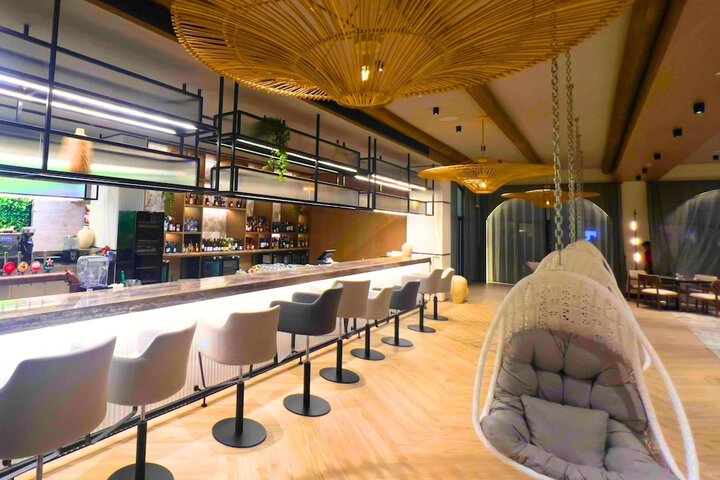 Lounge 52 of 87