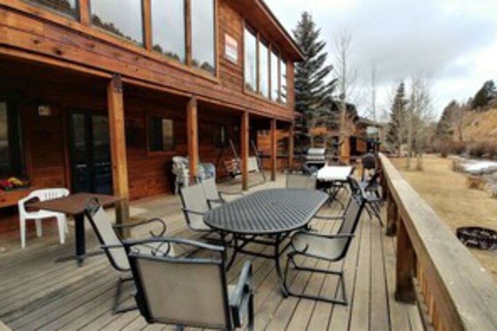 Image of Birdsand_bears_retreat