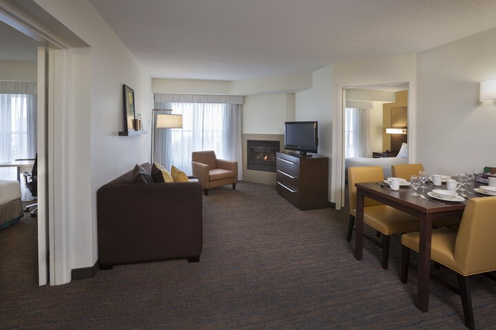 Studio 1 Queen Bed and 1 Sofa Bed (8 of 12)