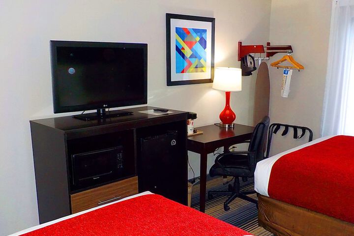 Double Accessible King Size Bed (2 of 10)