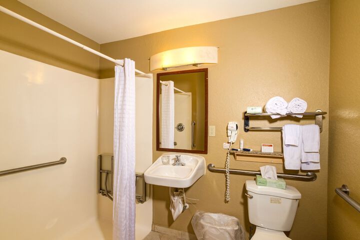 1 Queen Bed Studio Suite (18 of 19)