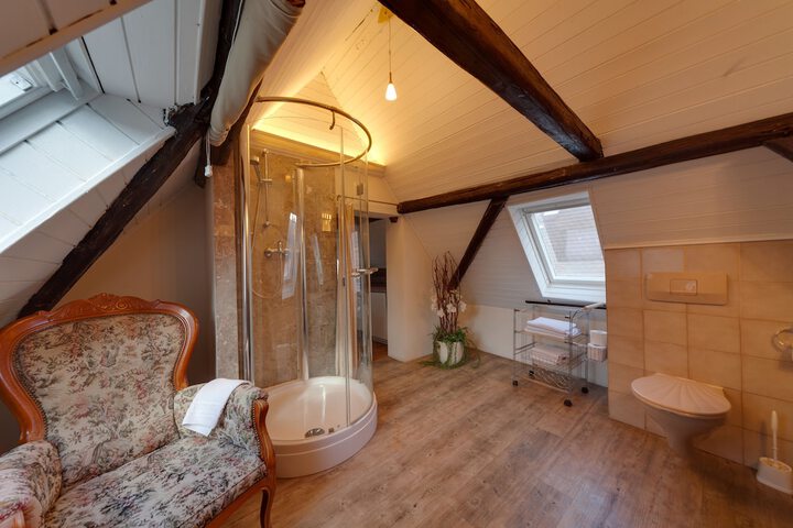 Room 18 of 27