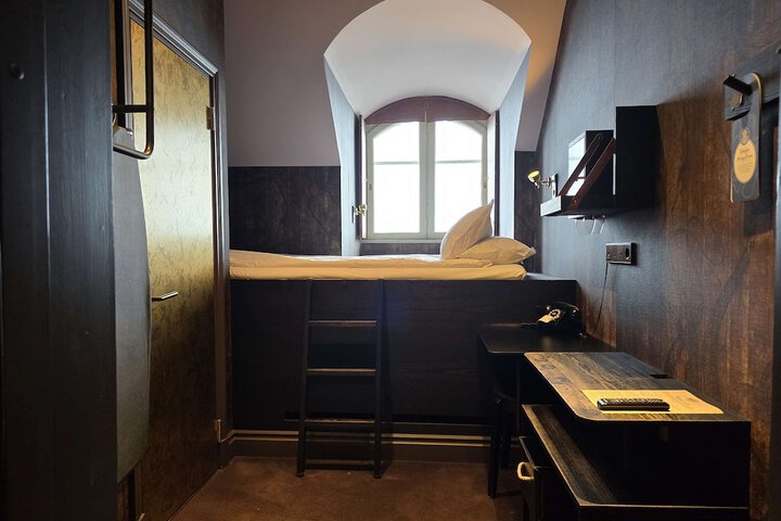 Room 62 of 81
