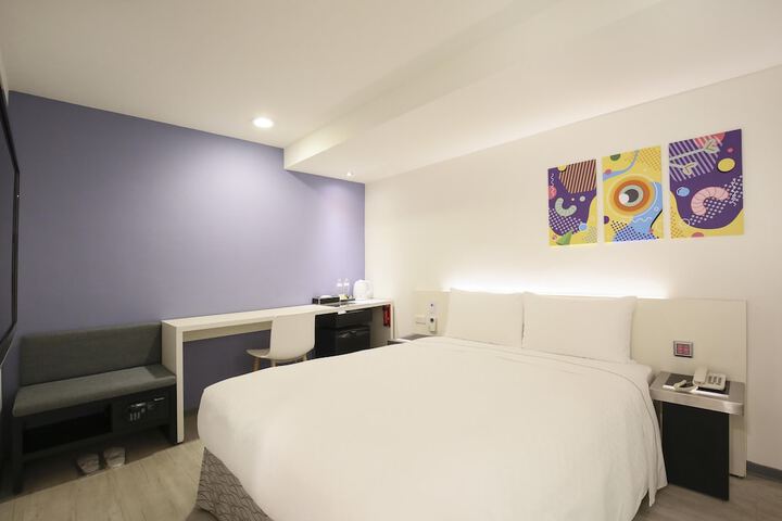 Room 28 of 51