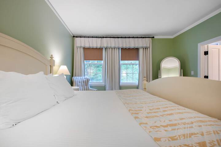 Deluxe Room 1 King Bed (13 of 53)