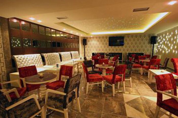 Lounge 14 of 29