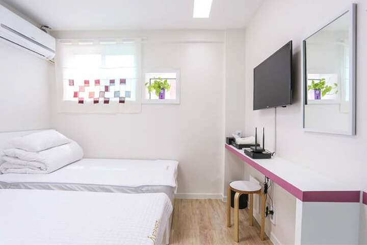 Room 27 of 60