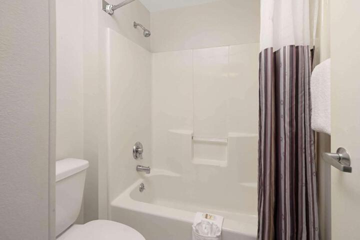 Double Bed Accessible (5 of 10)