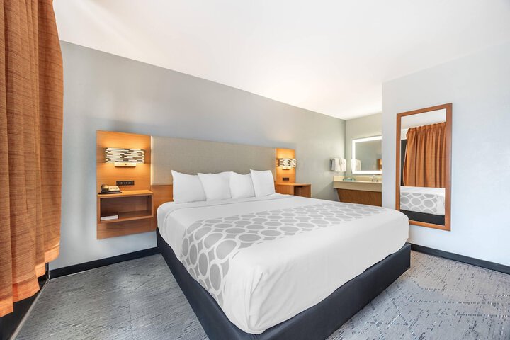 Room 28 of 40