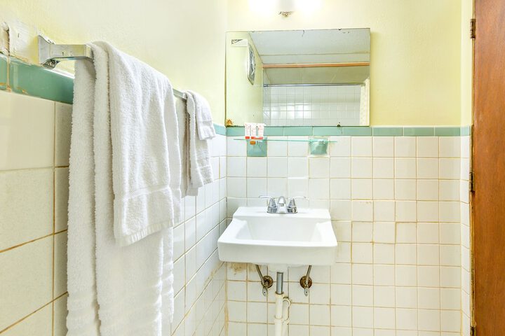 Bathroom sink