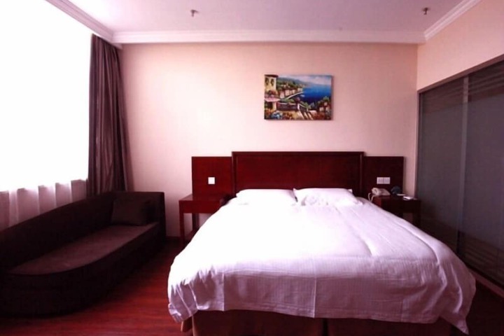 Room 13 of 66