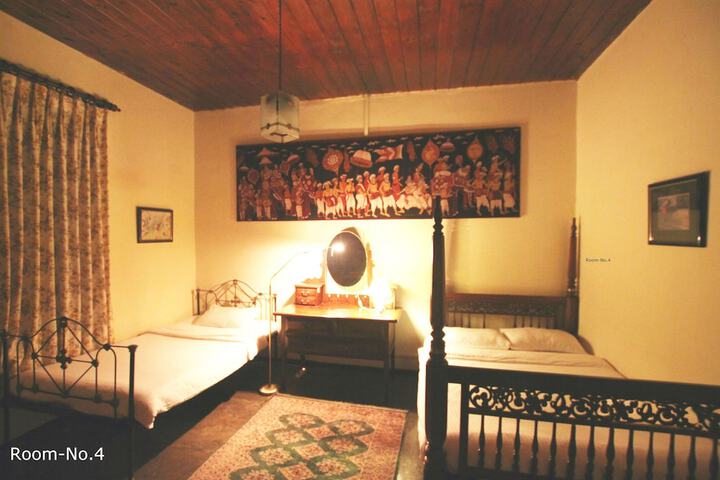 Room 7 of 32