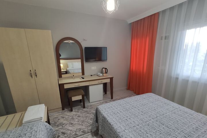 Room 3 of 33