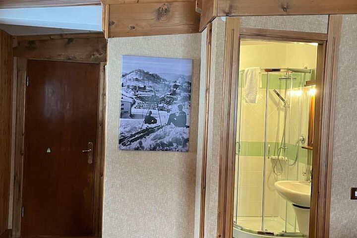 Room 28 of 38