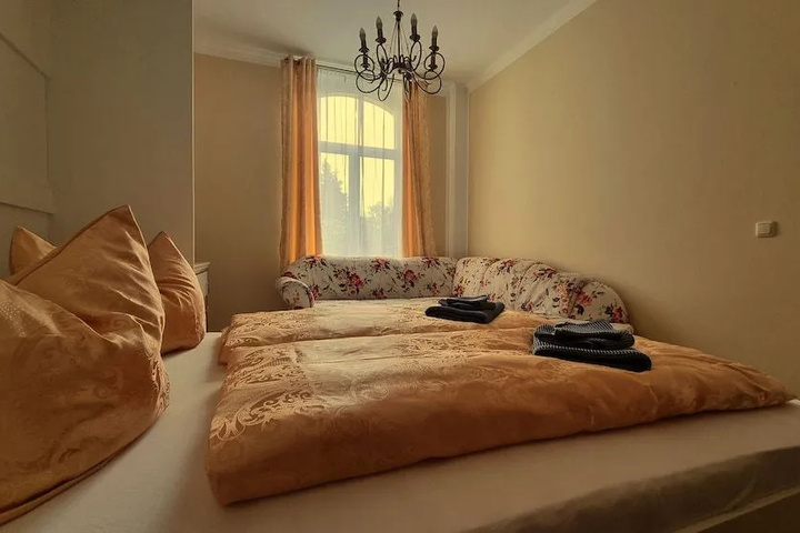 Room 4 of 11