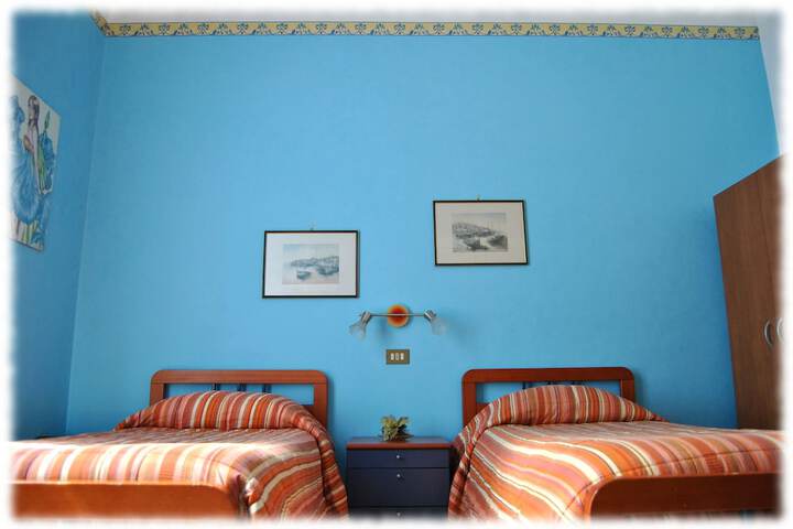 Room 25 of 60
