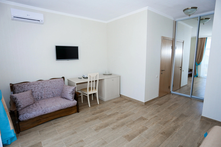 Room 5 of 40