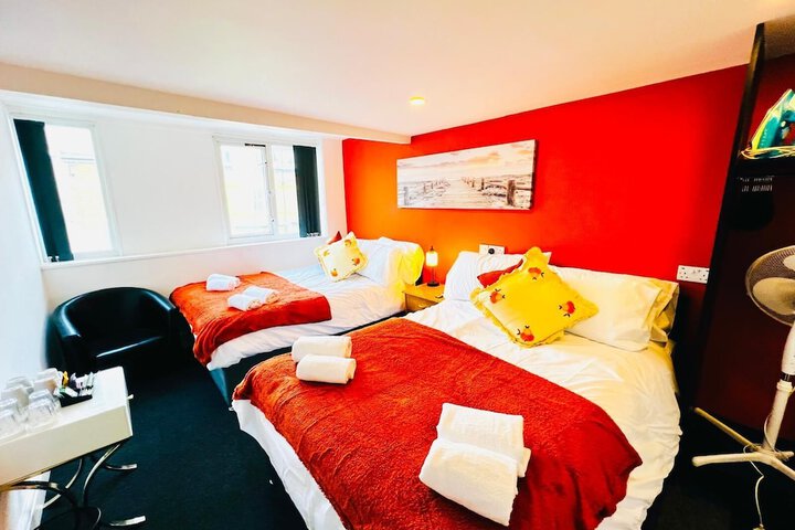 Room 11 of 27