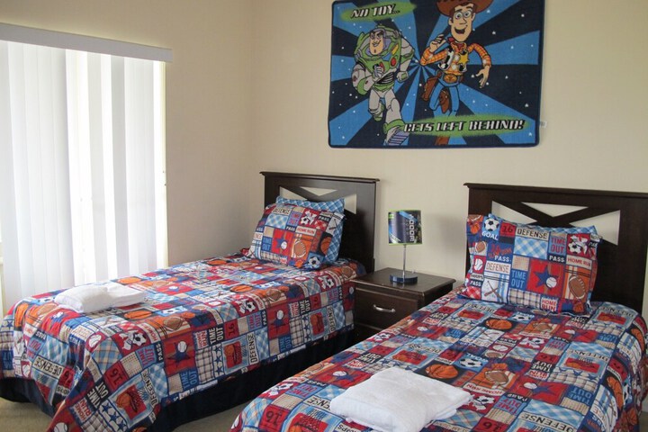 Room 8 of 47