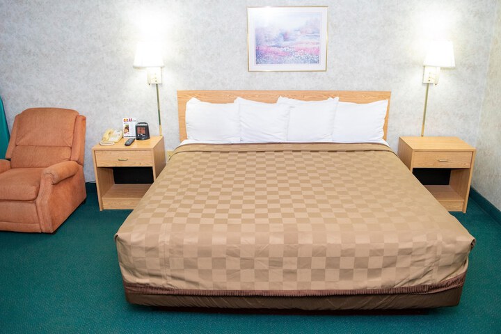 Room 4 of 10