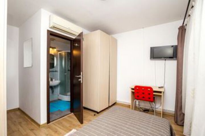 Room 43 of 48