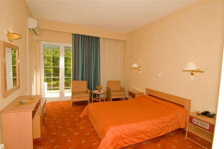 Room 14 of 30