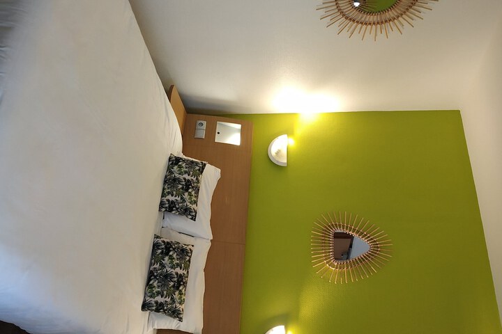 Room 19 of 35