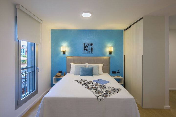 Room 33 of 166