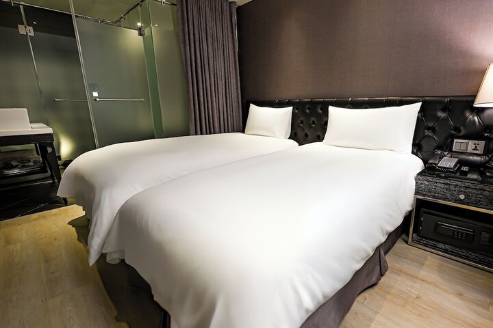 Room 26 of 146