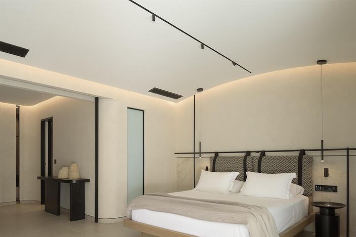 Room 108 of 357