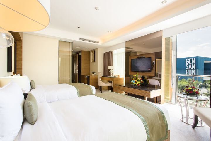 Room 5 of 40