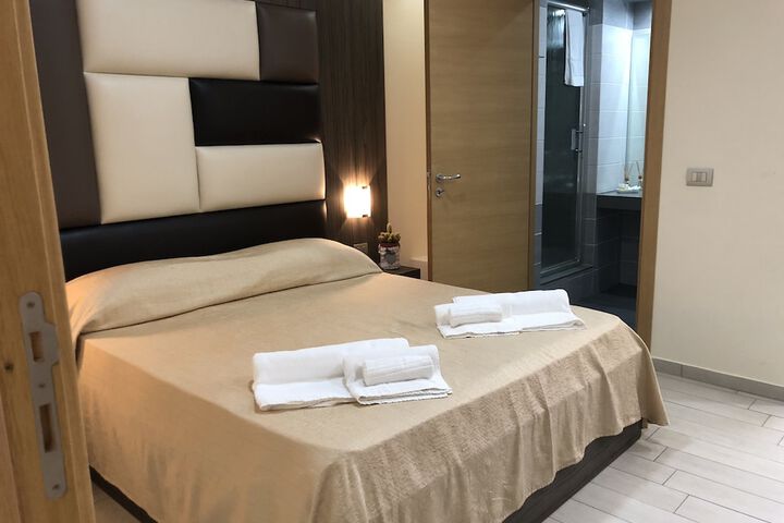 Room 8 of 48