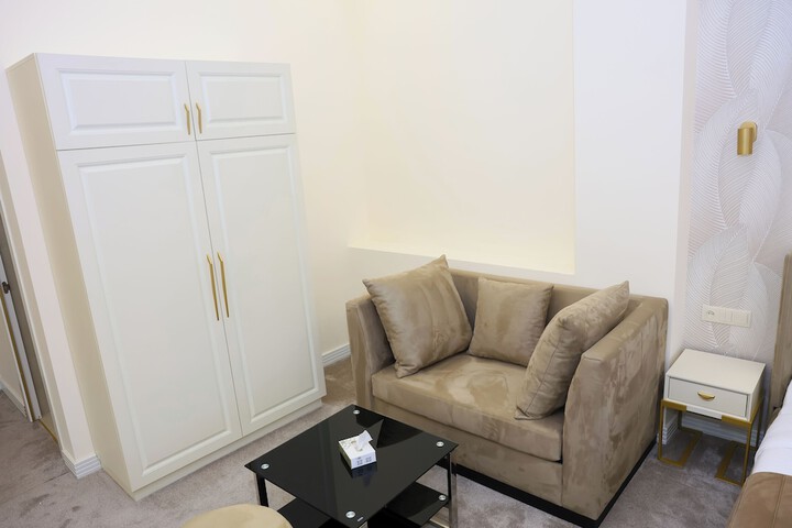 Room 25 of 133