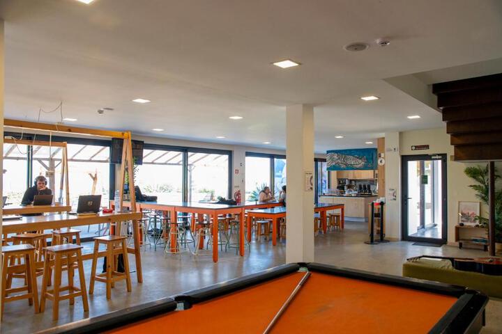 Lounge 16 of 23