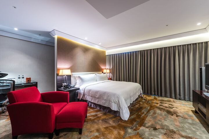Room 10 of 80