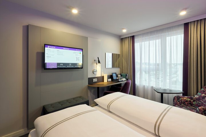 Room 4 of 45