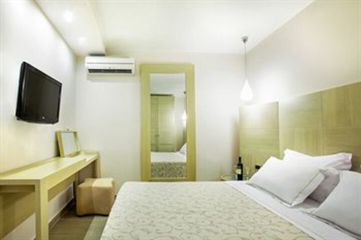 Room 12 of 43