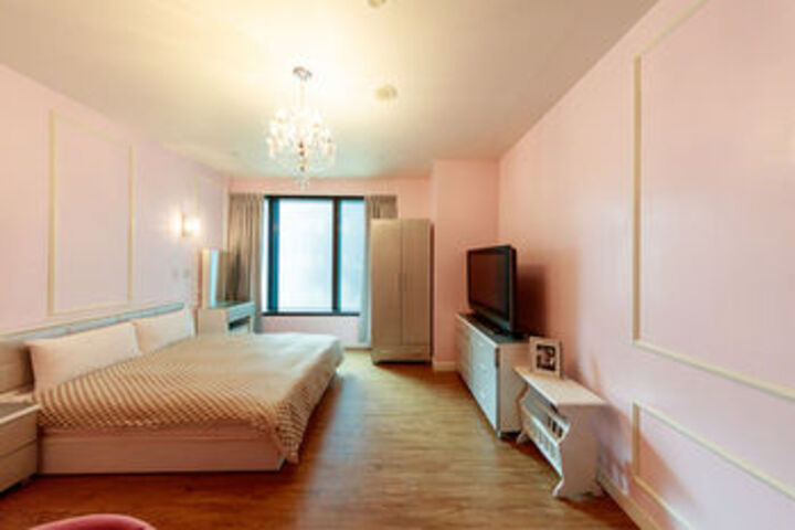 Room 4 of 11