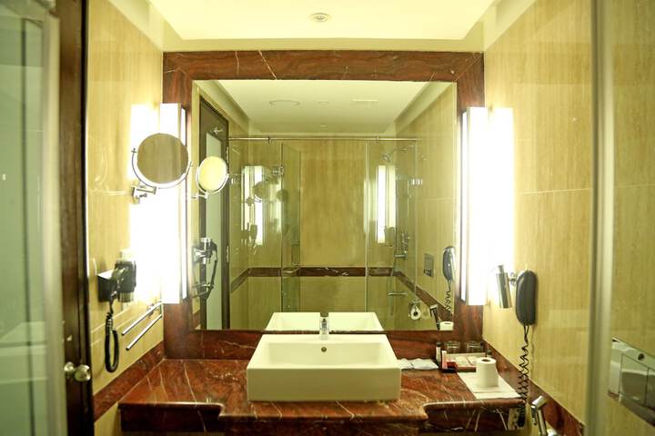 Room 18 of 42