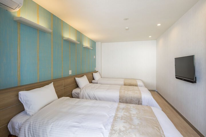 Room 13 of 38