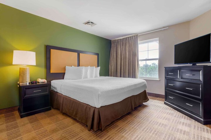 Room 8 of 37