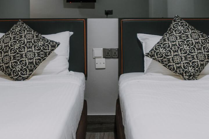 Room 8 of 88