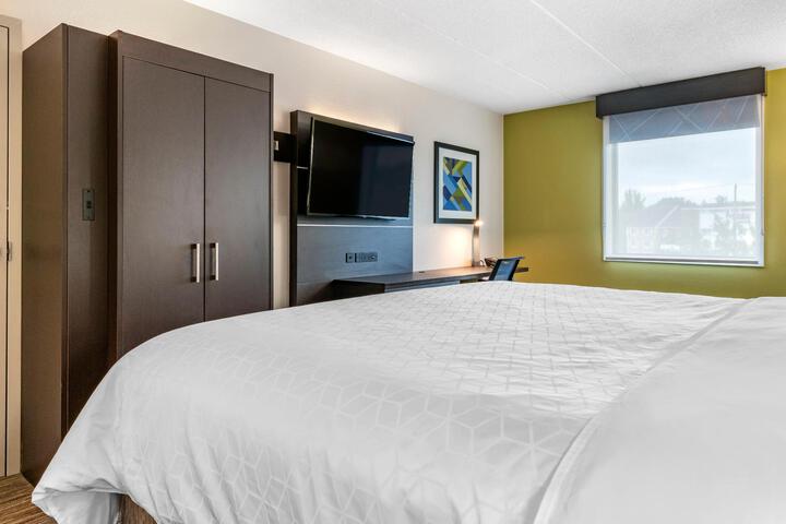 Standard King Bed Accessible (4 of 11)