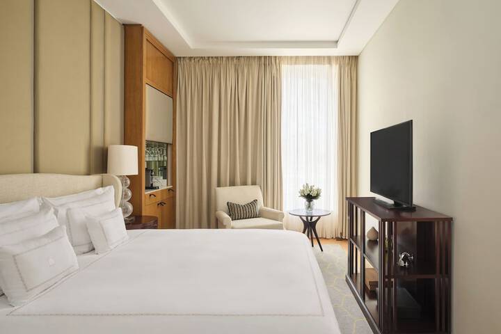 Room 52 of 139