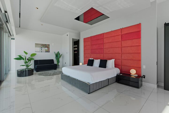 Room 39 of 484