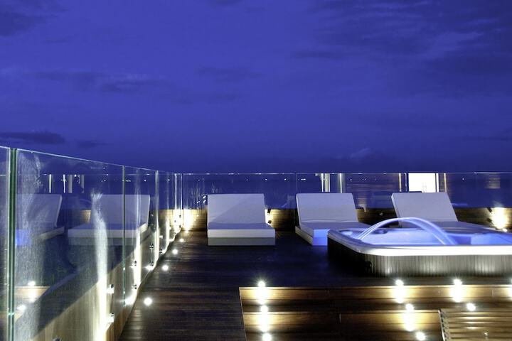 Sundeck 102 of 106