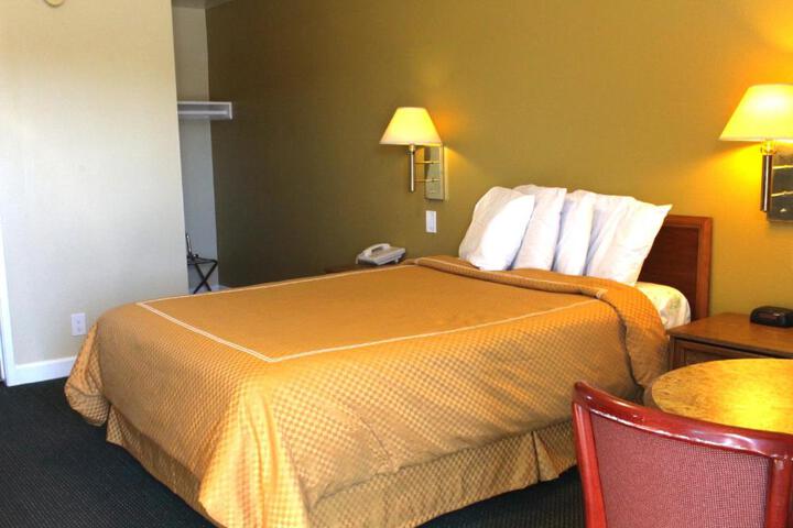 Standard Double Bed (2 of 10)
