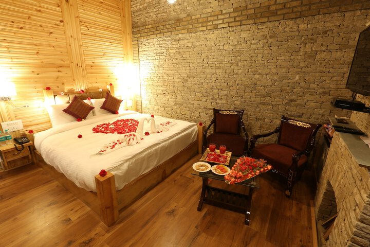 Room 6 of 33