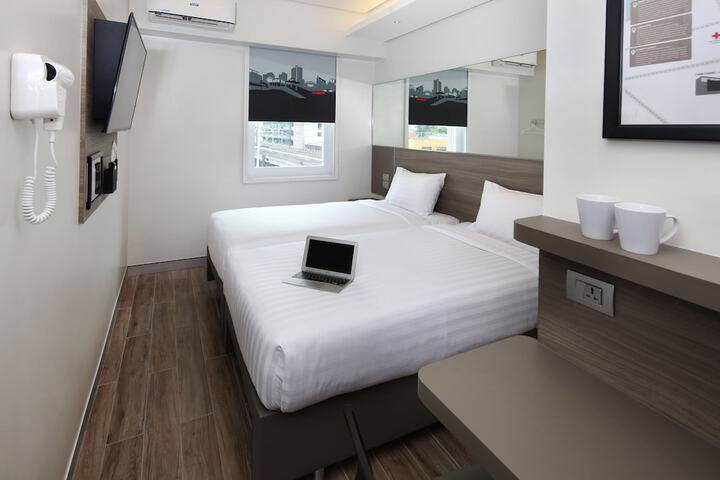 Room 7 of 32
