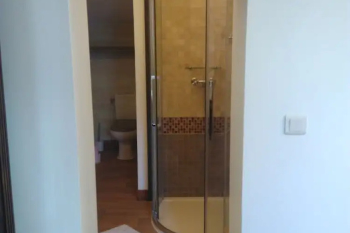 Room 9 of 11